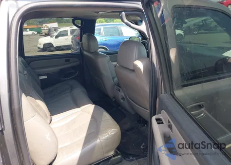 2002 Chevrolet Suburban 1500 Lt z USA, uszkodzony, nr VIN 3GNFK16Z92G267319